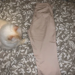 Fin byxor  - Fin byxor i beach färg (katt inte inkluderad) ni betalt frakt 