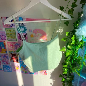 Grönt linne  - Söt grönt linne i strl M♥️ köparen står för frakt♥️