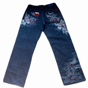 Baggy jeans  - Jätte snygga printed jeans som jag tyvärr inte har någon användning av. 