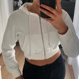 Fin croppad zip-hoodie från shein.  - Bra skick. Passar s-m