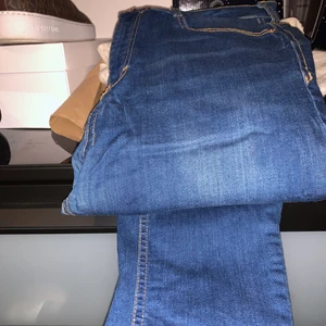 Molly jeans - Aldrig använt pga för stora. Nypris 299kr, pris kan diskuteras