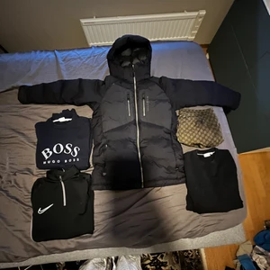 Märkes kläder till salu! - Gick igenom min garderob och hittade dessa fina plagg. Alla plagg är i storlek 164/14. Jackan kostar 1200, Hugo Boss tröjorna kostar 400 st, shortsen kostar 200 och nike tröjan kostar 200, paketpris: 2000kr. Det är bara att fråga på kring fler bilder och detaljer.