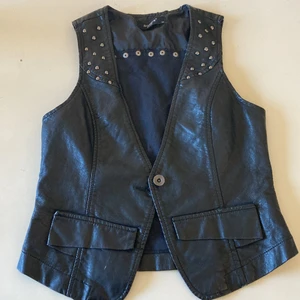 Vest - 90 tals väst, köpt på secondhand 