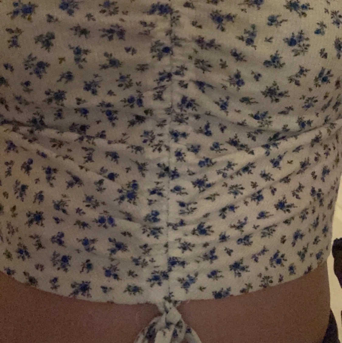 Blommig tröja  - 90