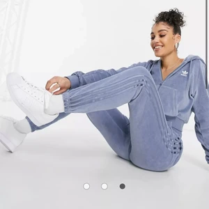 SÖKER - Någon som söker denna i xs/s ?