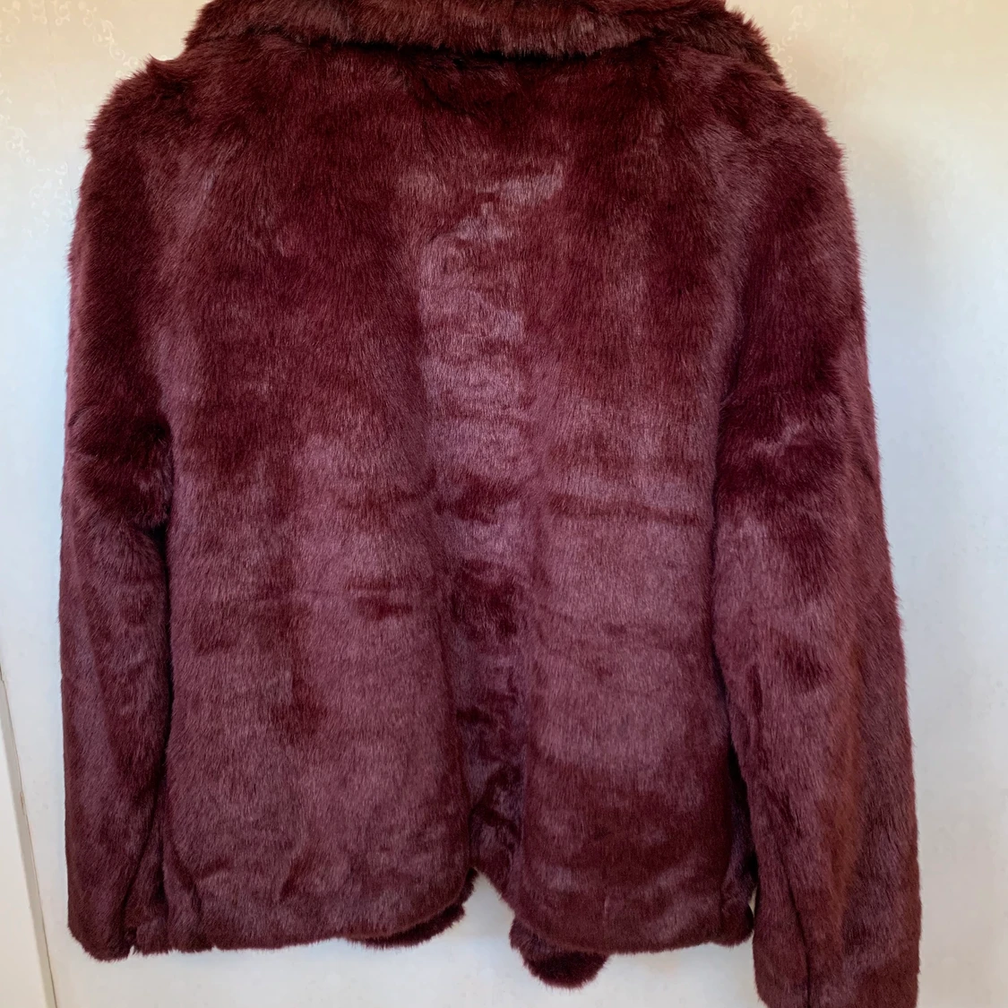 Vinröd fluffig jacka - 90