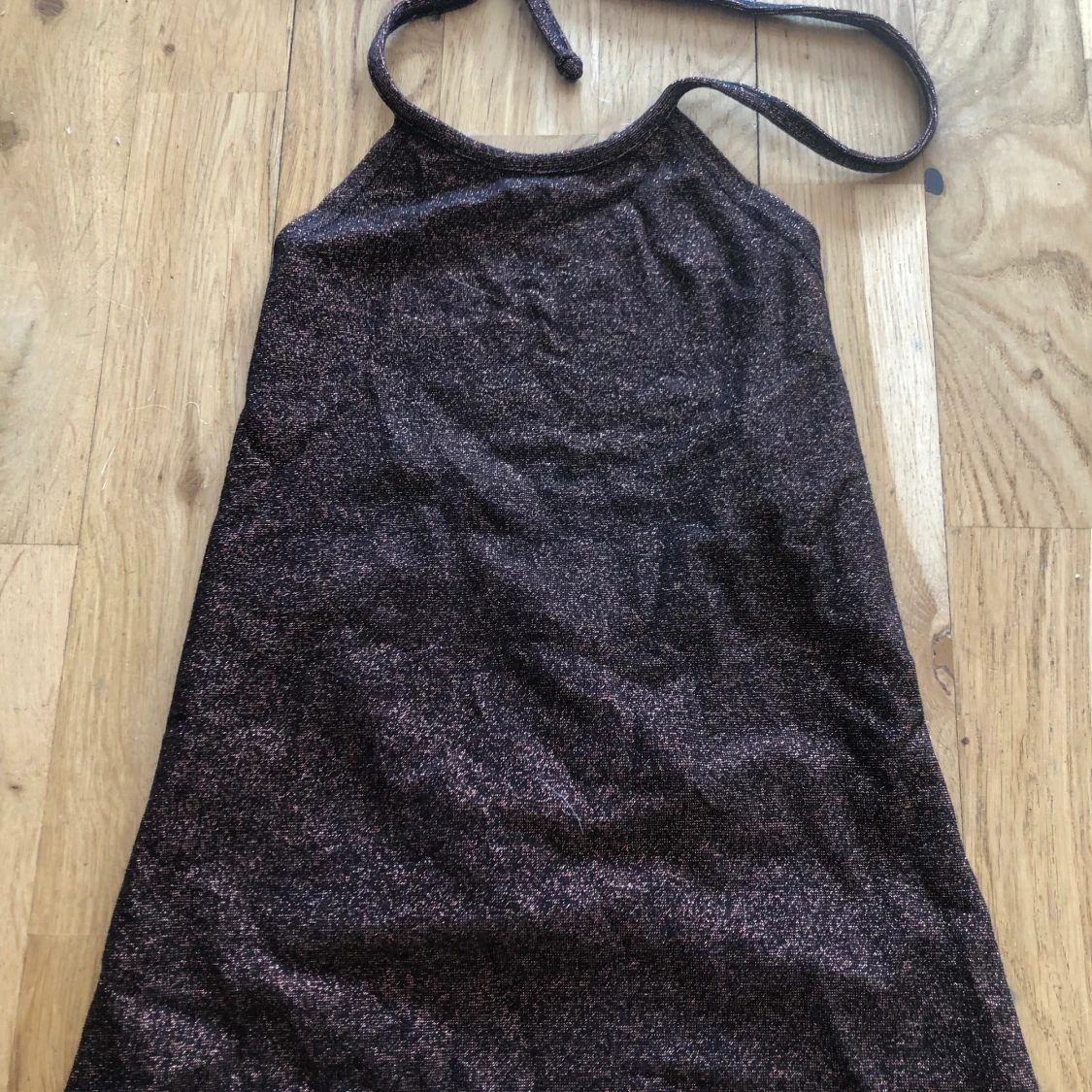 Halterneck linne glittrig