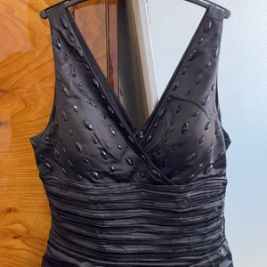 Klänning  - Säljer min superfina kläning den är väldigt fin och passar väkdigt bra till fester, bröllop💕Den är i storlek S-M