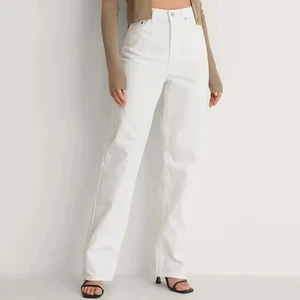 Jeans nakd  - Vita jeans från nakd som jag använt en gång💕pris kan diskuteras💕slutsålda på hemsidan!!