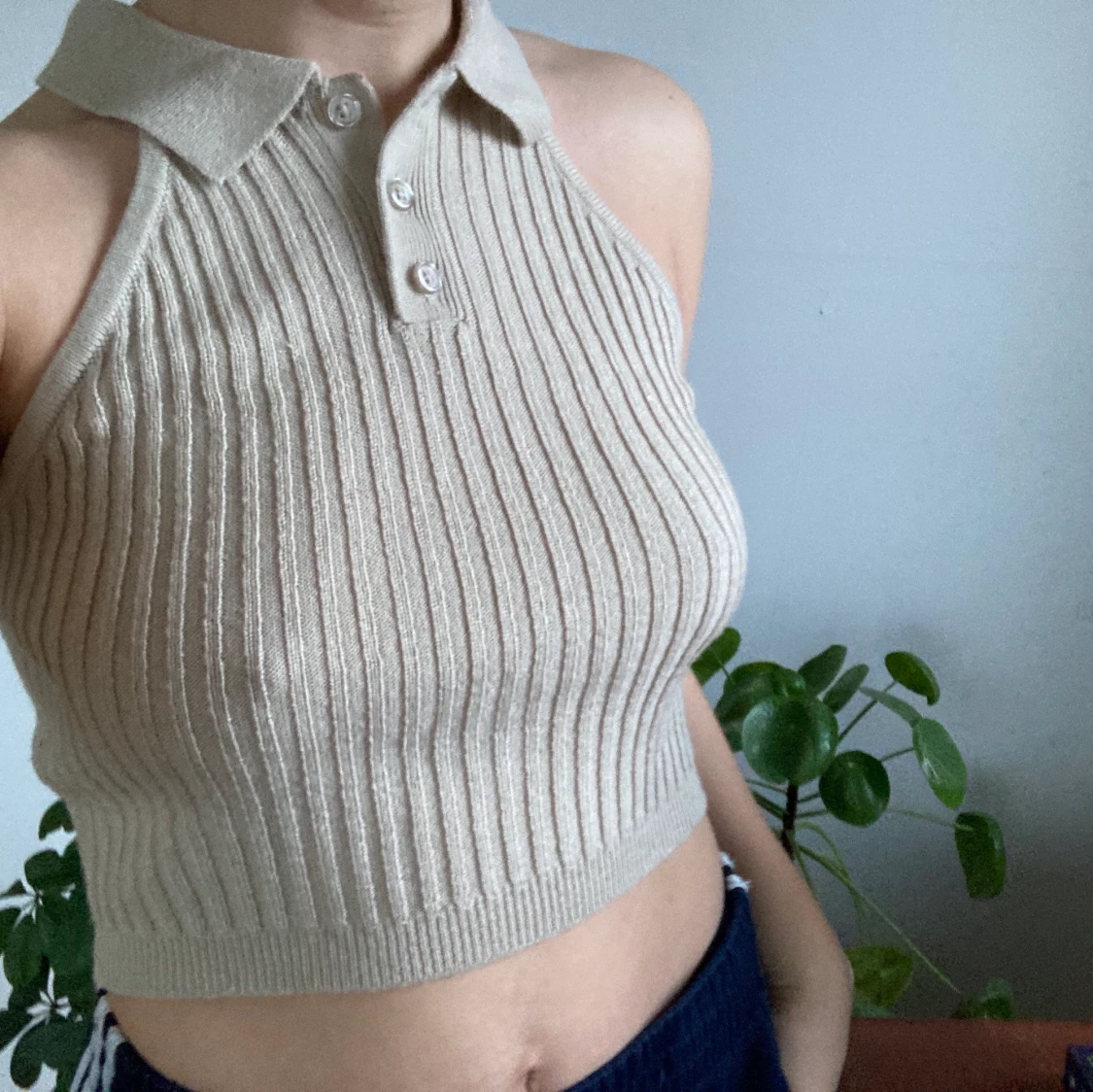 beige croptop med krage