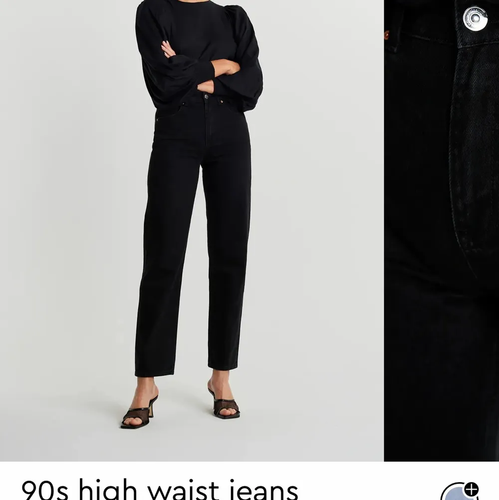 Svarta raka byxor från Gina. Jeans & Byxor.