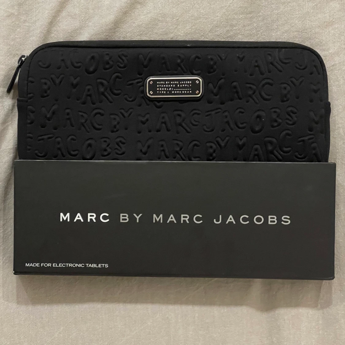 Marc Jacobs fodral  - 90