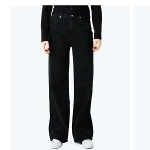 Bik bok  - Jättefina jeans från bik bok använda ett fåtal gånger och är i jättebra skick, säljer dom för att de aldrig blir använda och inte min stil längre (köparen står för frakten) kontakta för mer bilder