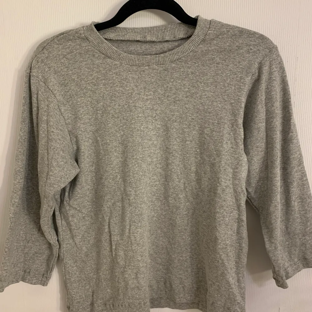 Basic grå tröja . Tröjor & Koftor.