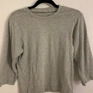 Basic grå tröja 