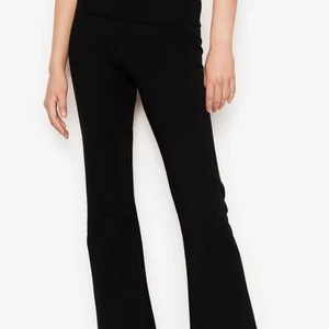 Yoga pants  - Säljer dehär skitsnygga yoga pantsen från Victorias secret då de va för korta för mig, helt oanvända, innerbenslängden är 76cm och de är i strl S🔥🔥