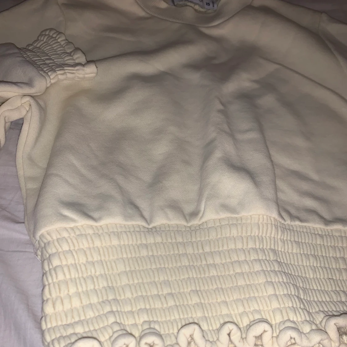 Tröja med fina detaljer, storlek XS!  - 91