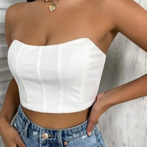 Korsett liknande topp - Vit korsett liknande tubtopp, storlek S men passar även M 