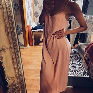 Monki mididress klänning  - Midi klänning från monki, storlek XS-M ❤️ 