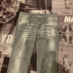 Dsquared2 jeans  - D2 jeans i bra skick  Strl 52(it) Passar mig 183cm Köpare står för frakt 🚚   