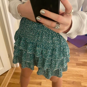 Kjol - somrig kjol från shein, jag säljer den för att den är för kort för mig vilket är väldigt synd! 