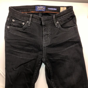 Svarta Crocker jeans - Skinny jeans i ett super skönt stretch material! Tyvärr för stora för mig men super sköna! Normala i storleken, har egentligen 25.  Frakt efter överenskommelse 