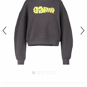 ganni tröja!! - Så snygg och nästan helt oanvänd gannitröja! Nypris 1750 kr men jag säljer för 1000! Vill många ha så blir det budgivning. 🥰😍💓💓🤩