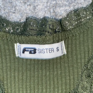 Ett grönt linne från New yorker  - Ett grönt linne har använt 2 till 3 gånger i storlek S med detaljer upp vid axlarna