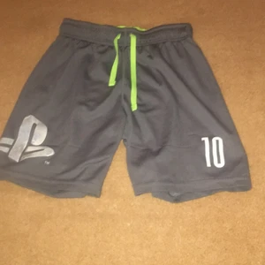 Ps4 shorts  - Bra skick bra för yumpa
