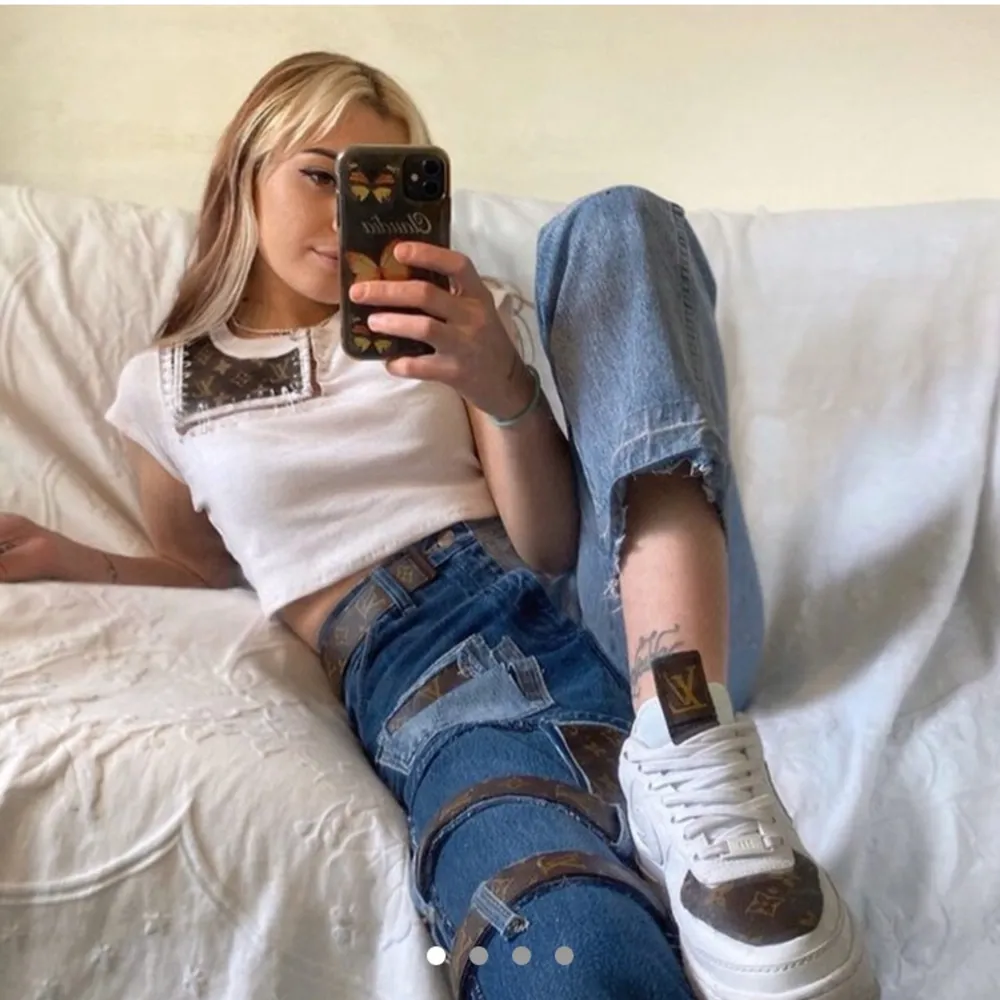 Lagd av @claudiaabadiia på instagram av Louis Vuitton belte og veske scraps. Helt unik og er bare en av. Kjøpt på Depop. Jeans & Byxor.