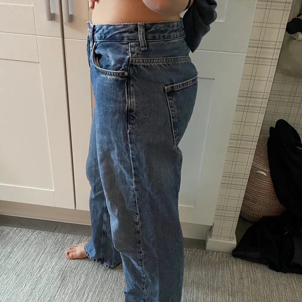 AS snygga jeans från dua lipa X Pepe!!! Så sjukt bekväma och passar till allt! Säljer endast pga dom är för små, men lagom långa för mig som är 160! . Jeans & Byxor.