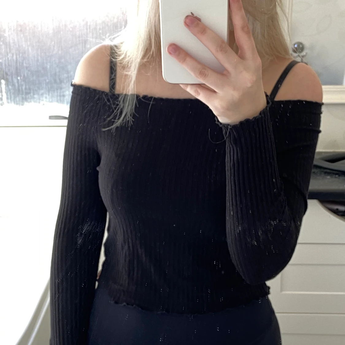 En off shoulder tröja - 90