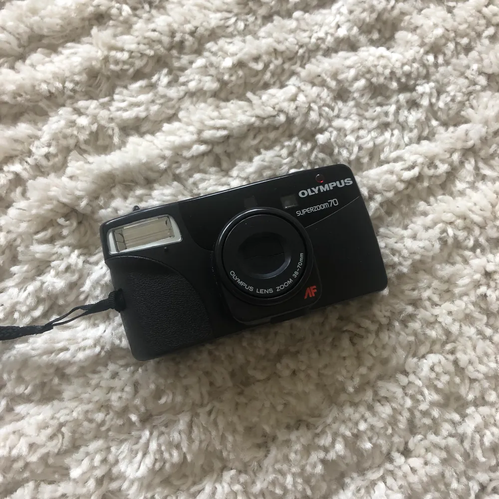 Tested with battery flash work , zoom in out and shutter also. work . No tested with film.  Need video that I test let me know you Instagram I can dm you . Accessoarer.