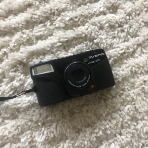 Olympus Infinity Zoom 211 / superzoom70 panorama - Tested with battery flash work , zoom in out and shutter also. work . No tested with film.  Need video that I test let me know you Instagram I can dm you 