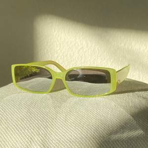Intressekoll på mina helt nya solglasögon från STUHF                       Startbud på 60kr