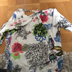 Desigual - Blus från desigual i storlek Xs.. säljs billigt 
