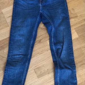 Tighta Tiger of Sweden jeans. använda MAX 2 gånger. Nypris 1200kr. Passar mig som har längre ben och S.