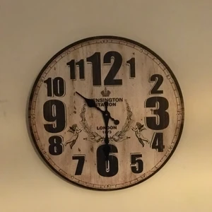 Klocka - Vintage väggklocka, normalstor, fint skick. Kan frakta och mötas upp! 