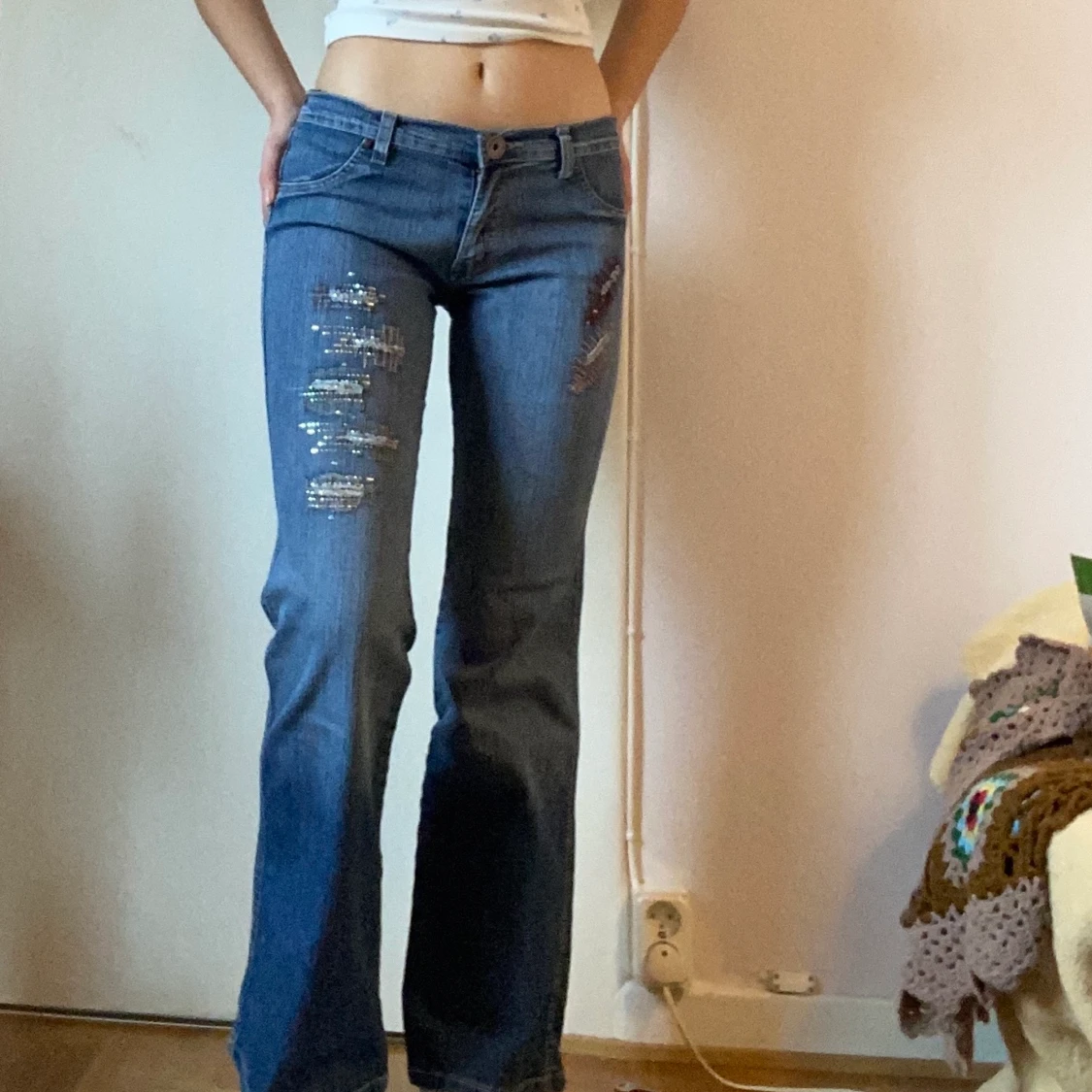 🖤Y2k Jeans med bling detaljer och utsvängda ben🖤 - 90
