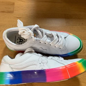 Golf le Fleur 37 - Säljer mina golf le fleur i storlek 37! ⭐️Inköpta sommaren 2019 och använda Max fem gånger väldigt varsamt! Kartongen + dustbag ingår 💛 pris: 450 kr + fraktkostnad 