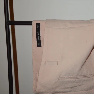 Shorts Zara - small🤍 - Ett par puder rosa snygga shorts från Zara! Tyvär för stora för mig✨