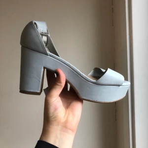 Baby blå klackar  - Baby blå högklackade skor. Väldigt bra skick, knappt använda. 