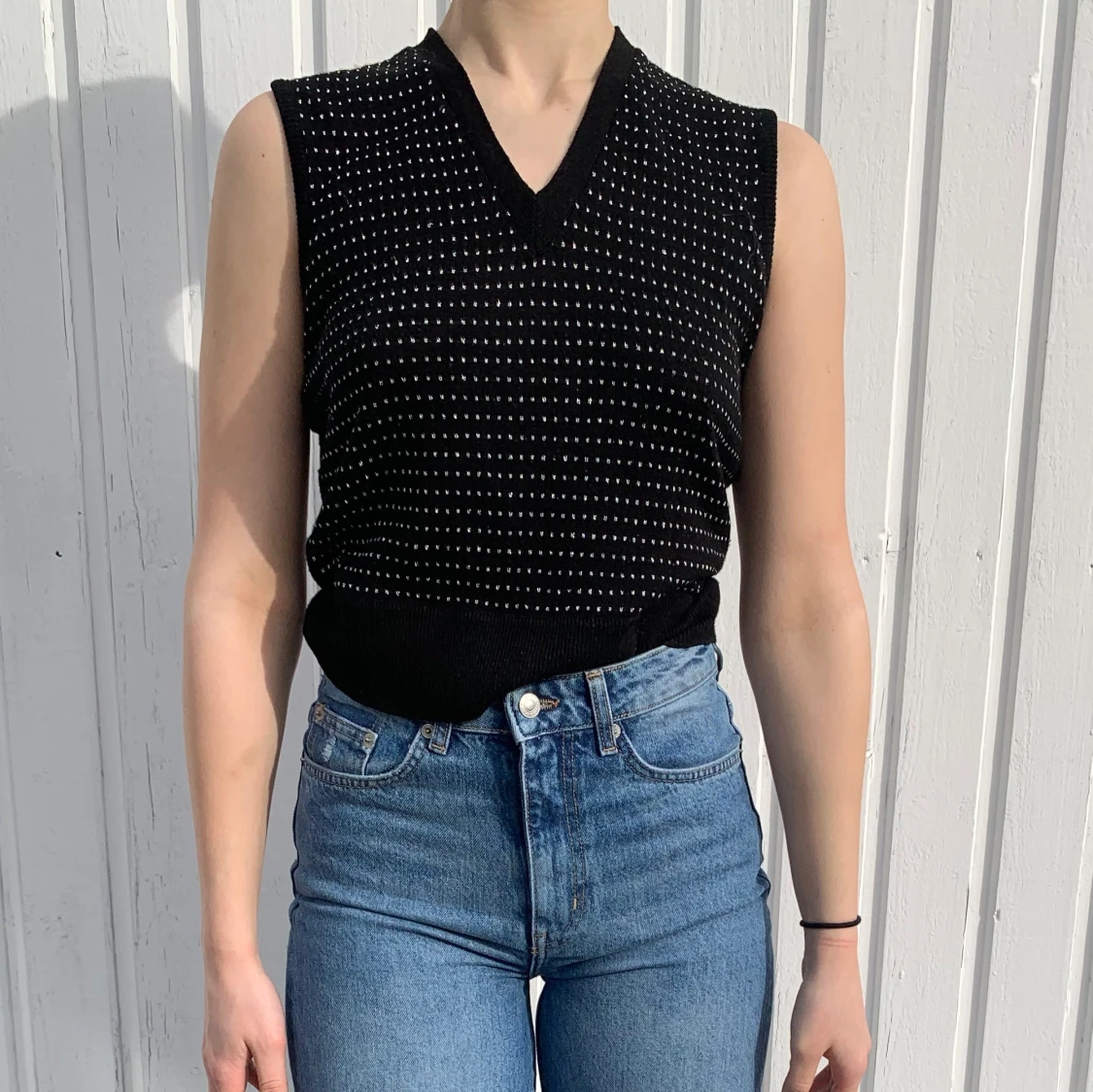 Svart/ silvrig väst  - 90