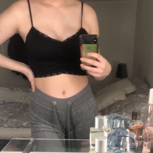 Linne  - Jätte fint linne, köpte de för 150kr har jag för mig men säljer de för 50kr då de inte kommer till användning, storlek Xs men passar som S