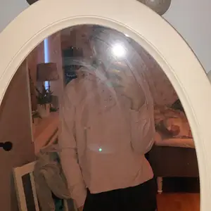 Söt croppad rosa hoodie, aldrig använd. 