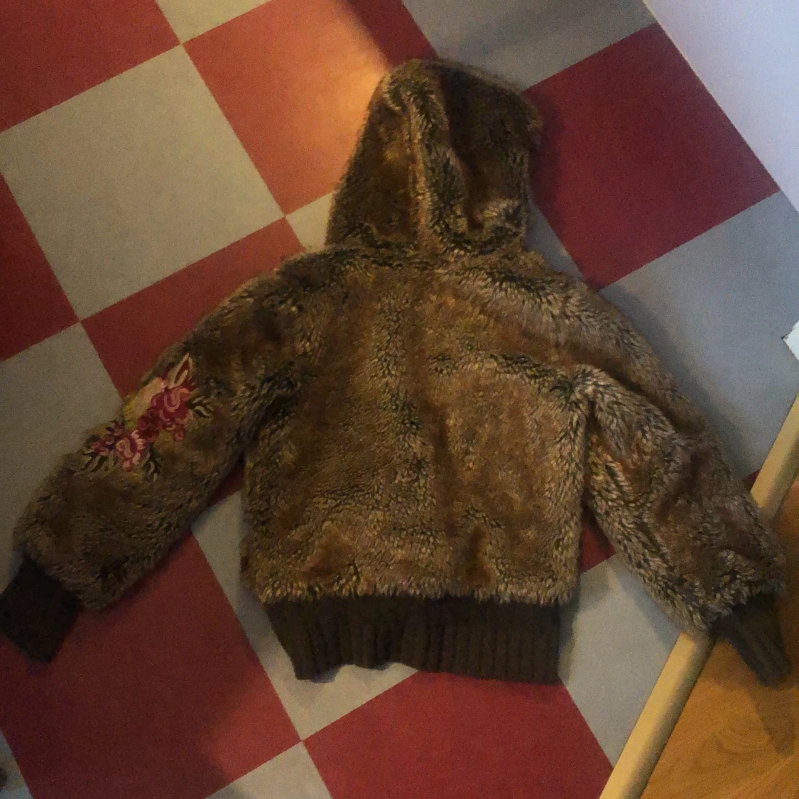 Pälsjacka med tryck