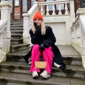 Manchester WIDE PINK pants - Högmidjade DARLINGS i en mörkare rosa färg, to.die.for!! Strl 42 men passar som 40 💕💕💕💕💕