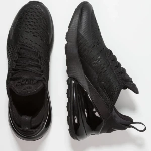 Nike Air 270 - Super fina och fräscha, endast haft dessa i 3 månader men har nu ångrat mitt köp och det är för sent att lämna tillbaka. Detta är inte mina bilder, kan skicka bild på dom om du skriver 😊