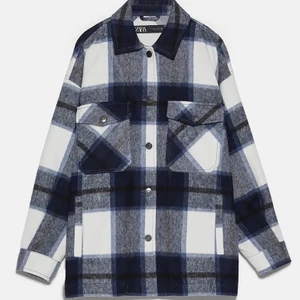 Rutig jacka  - Säljer nu denna populära ”zara jackan”!! Mycket sparsamt använd så den är i nyskick🤩  Lite oversize så passar allt mellan XS-M beroende på hur man vill ha den! 300kr+frakt💕💕 Priset går att diskutera!