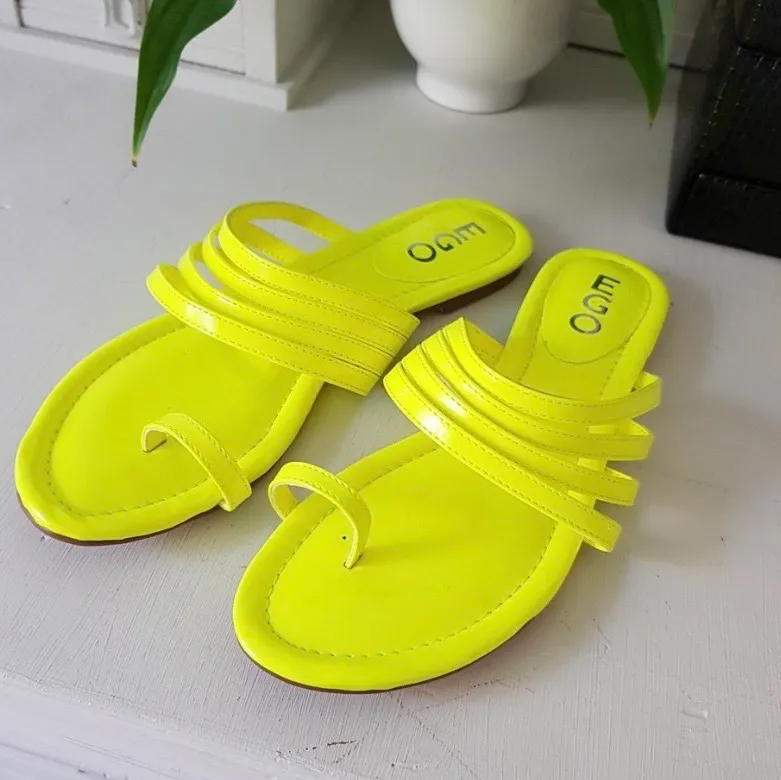 Fräcka neongula sandaler med många remmar från EGO! Väldigt bekväma och mjuk sula. Bara använda EN gång så i fint skick! . Skor.